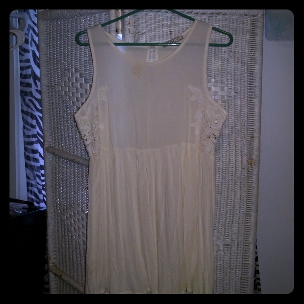 White tank top w/ floral lace sides